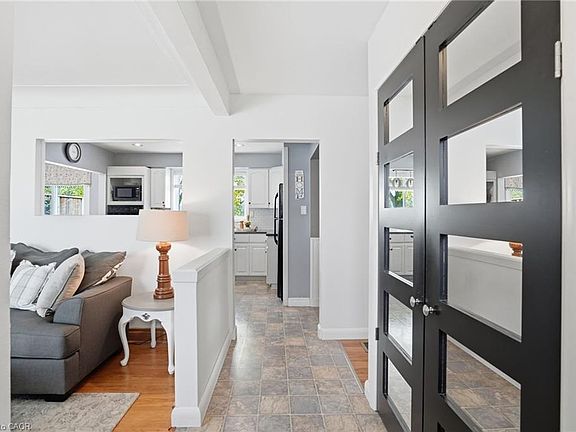 5th image of 31 Algonquin Ave