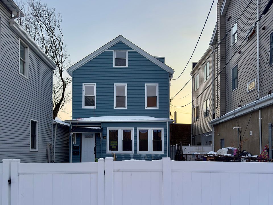 1st image of 10 E 11th St