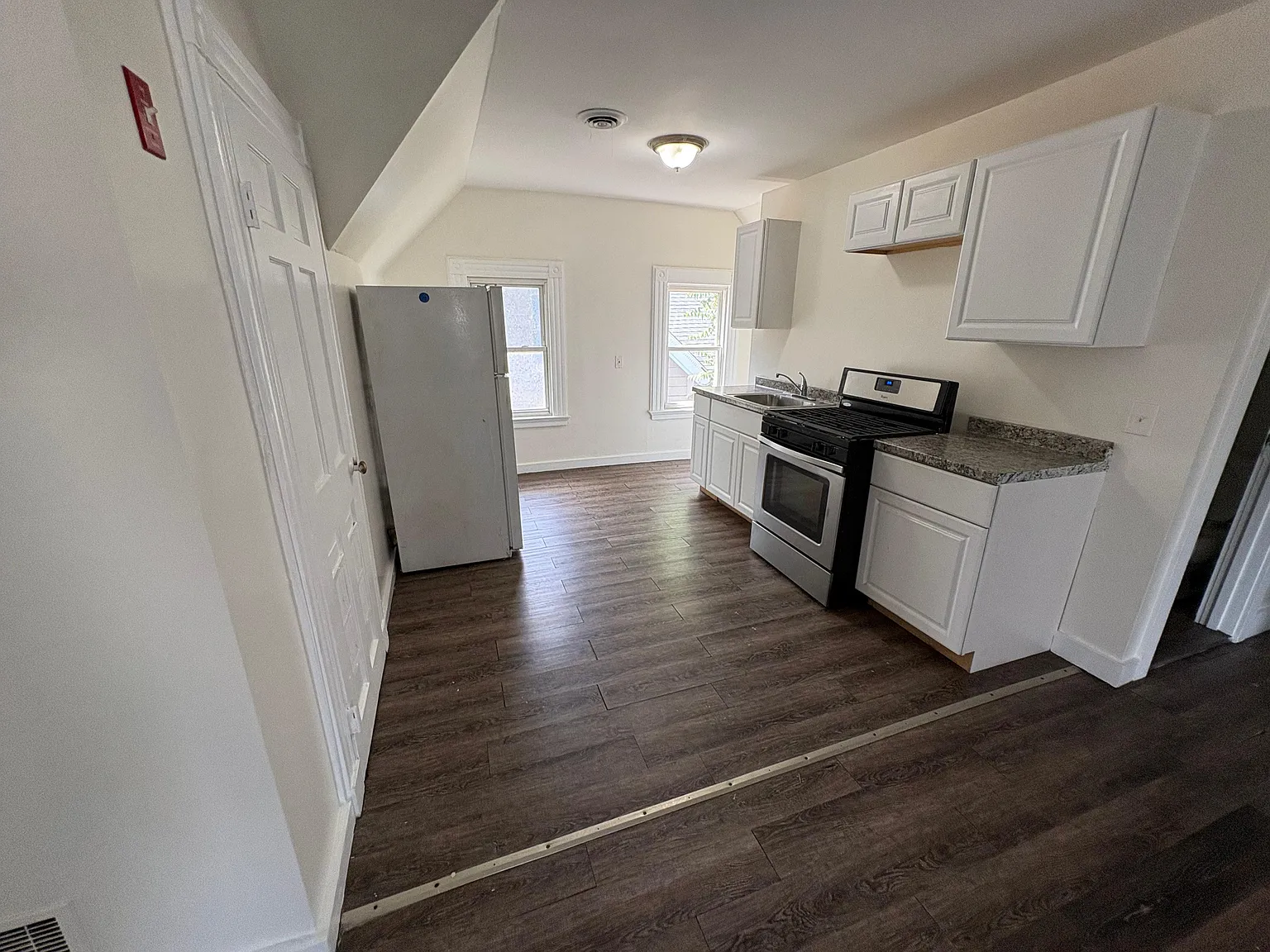 2 bed, 1.5 bath, 1100 sqft, $1,895 — Photo 2