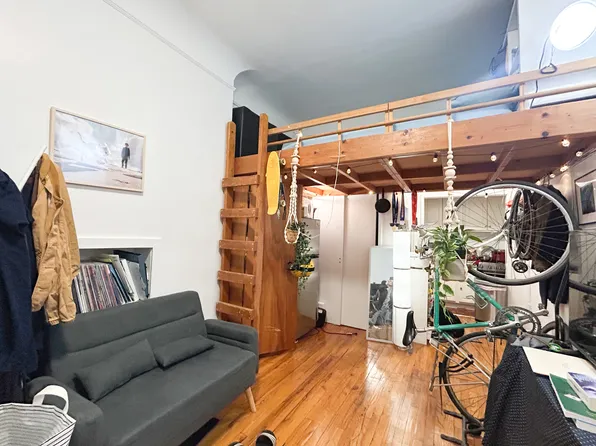 308 W 105th St APT 2b, New York, NY 10025