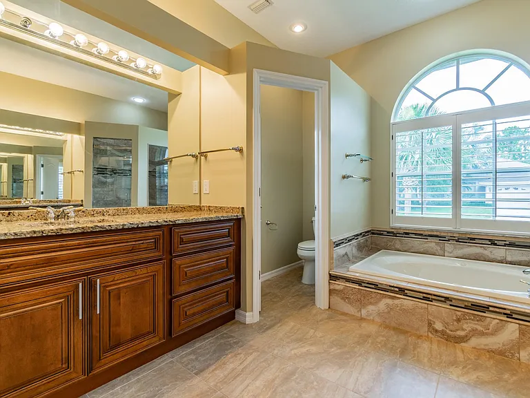 10559 Greencrest Dr — Photo 28