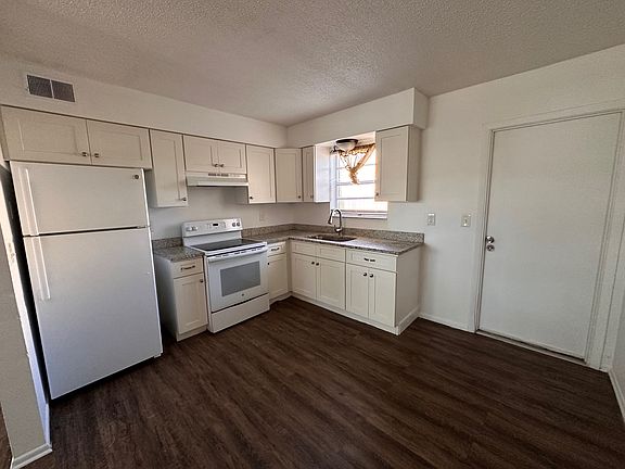 5th image of 3531 Applewood Ter APT A