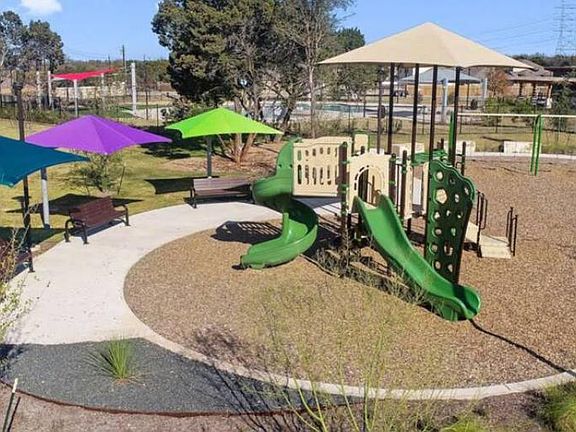2 min walking distance to a playground