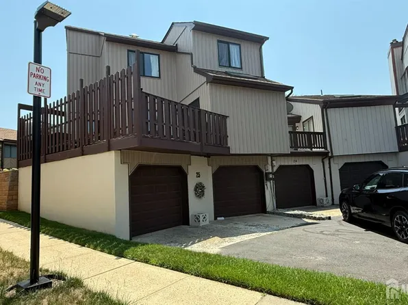 24 Emerald Ln, Old Bridge, NJ 08857