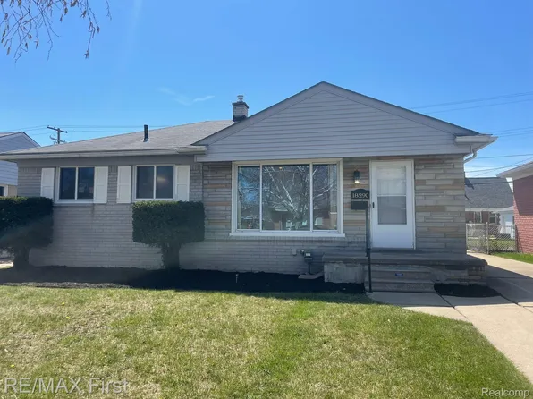 18290 Buckhannon St, Roseville, MI 48066