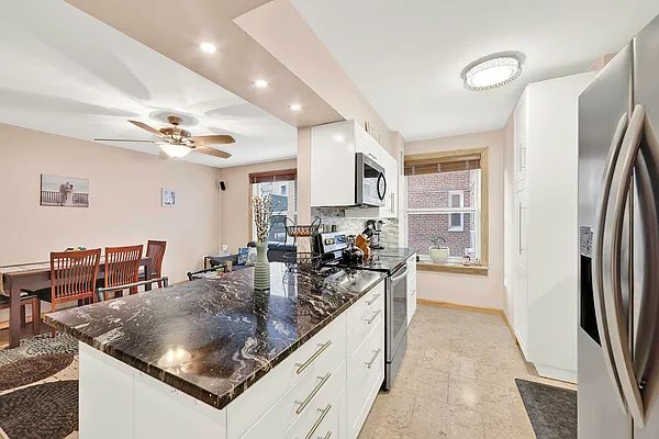 Sold by REMAX Elite | media 9