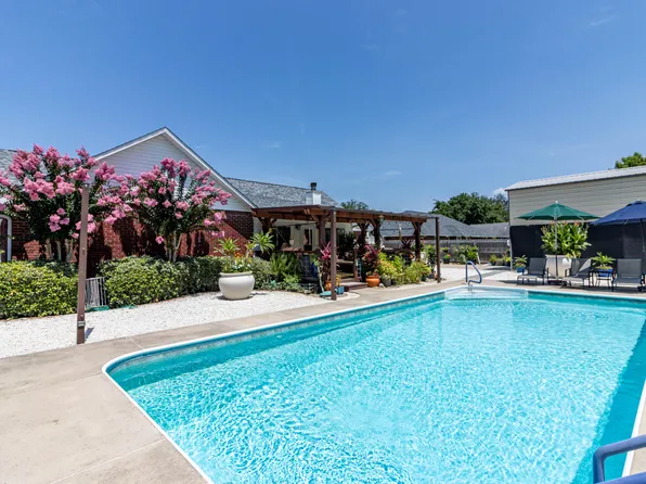 1420 Castnet Dr, Navarre, FL 32566