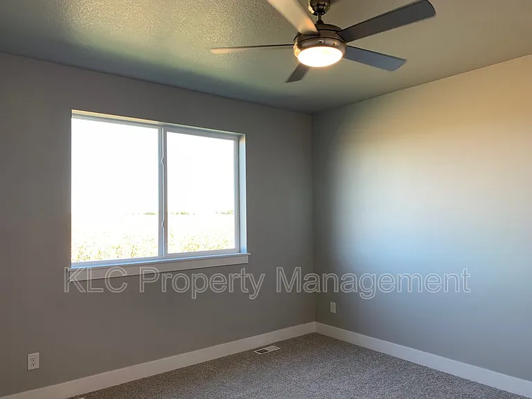 780 McIntosh Ct NE — Photo 10