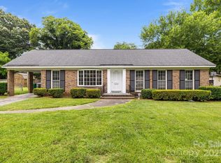 5918 Barrington Dr, Charlotte, NC 28215