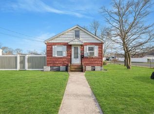 104 Overton St, Deer Park, NY 11729