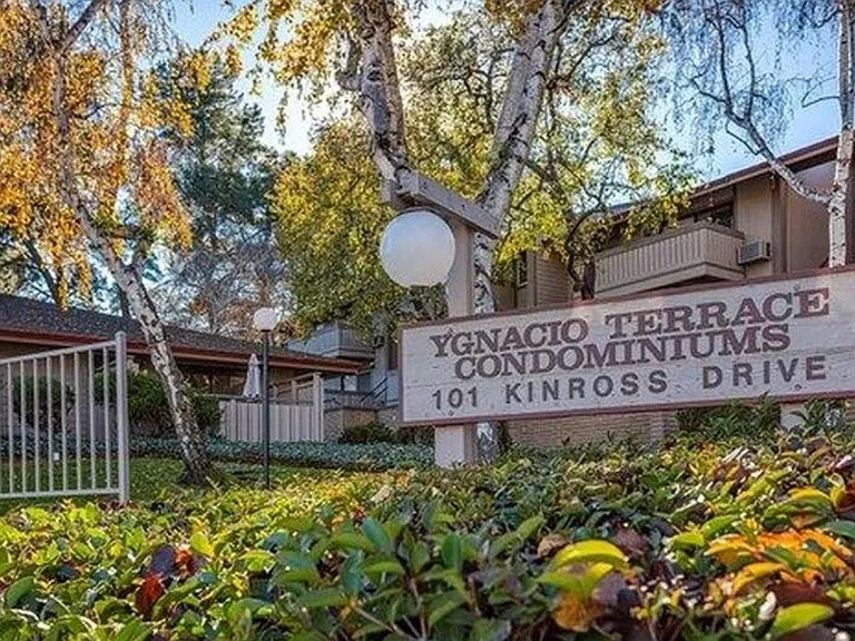 101 Kinross Dr #4 — Photo 16