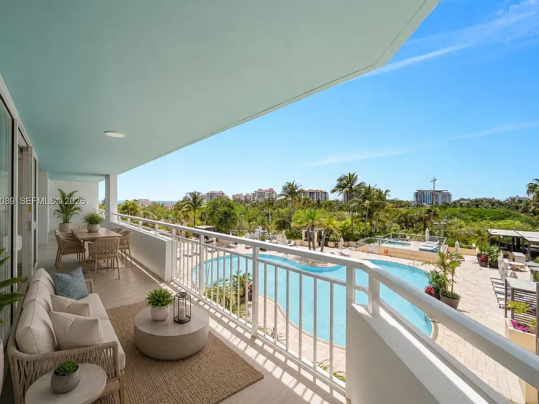 400 S Pointe Dr #409 — Photo 18