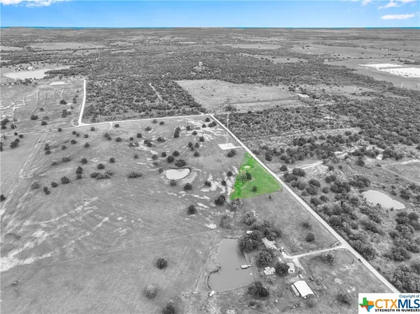 3538 County Road 424, Waelder, TX 78959