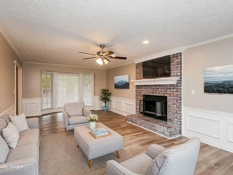 3881 Wintergreen Ct — Photo 5