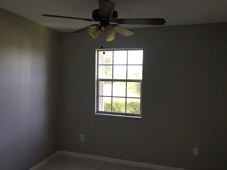 143 Waterside Dr — Photo 12