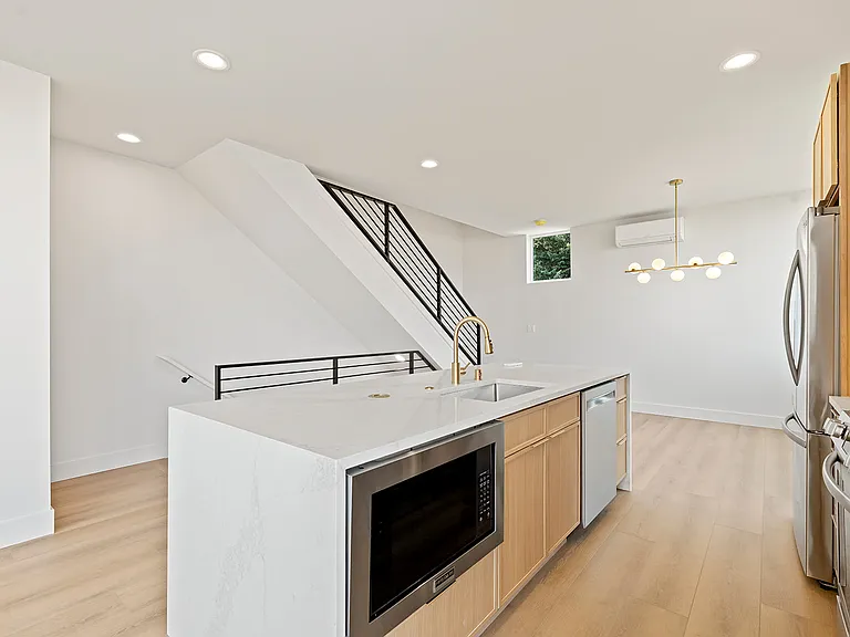 3018 SW Orleans St — Photo 3