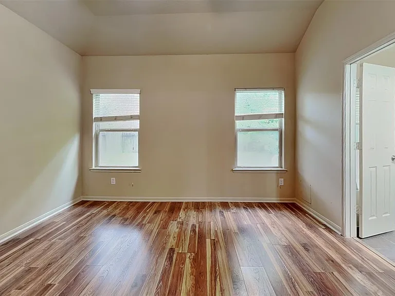 1411 Cameron Park Ln — Photo 9