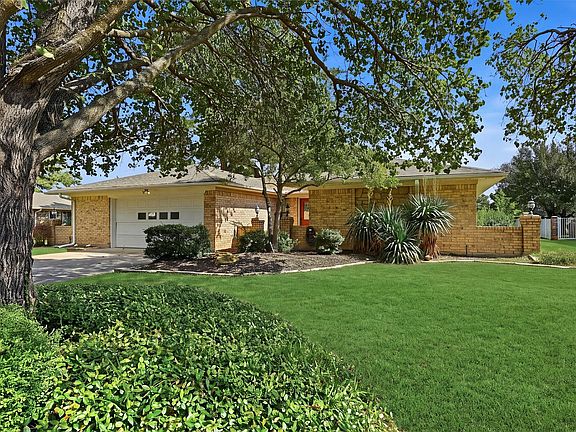 4th image of 718 Kiowa Dr W