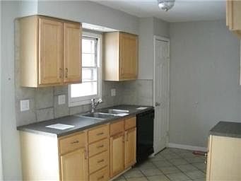 2nd image of 1115 N Redwood Dr