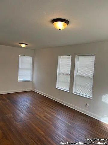 519 Walton Ave — Photo 5