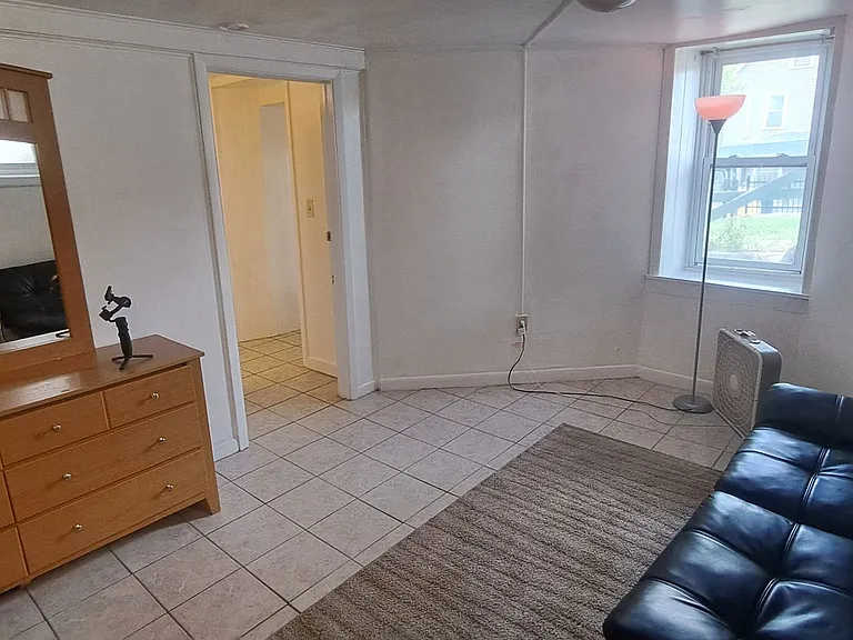 129 College Avenue — Photo 2