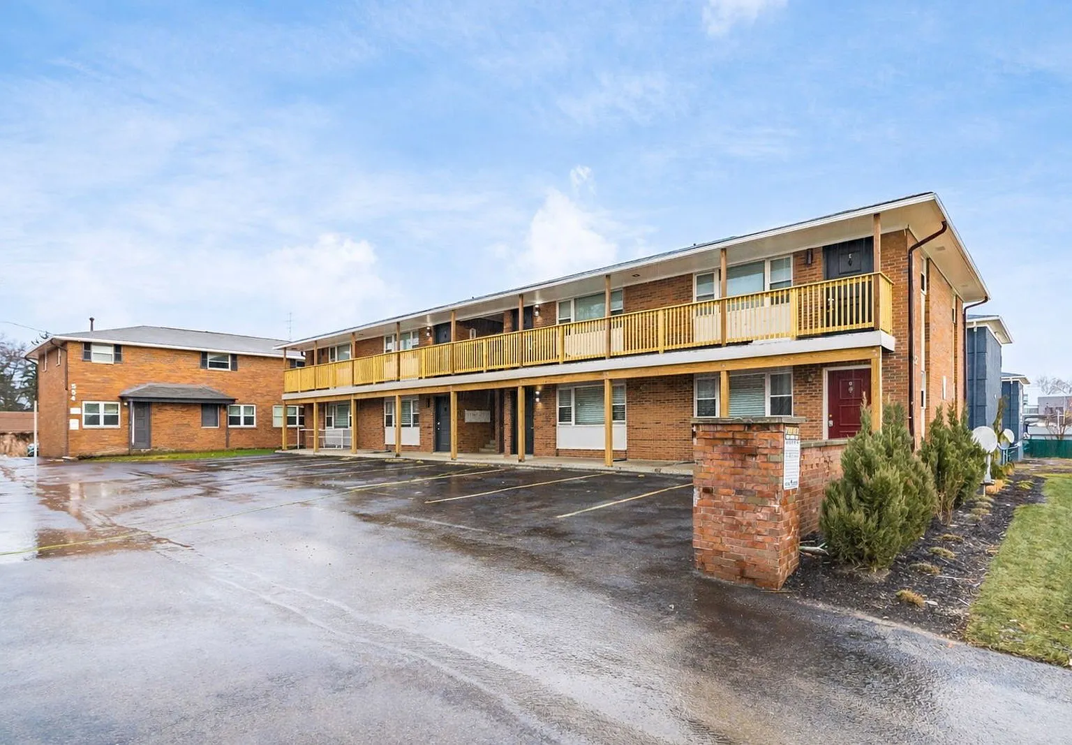 2 bed, 1.0 bath, $1,050 — Photo 1