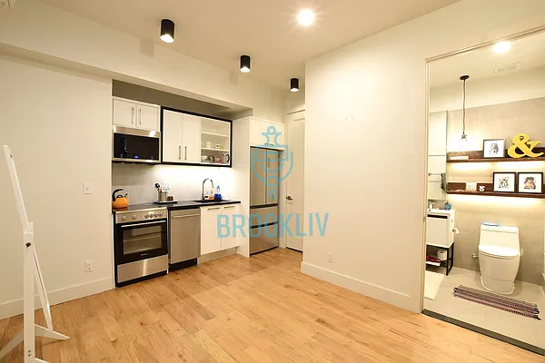 Rented by null | media 33