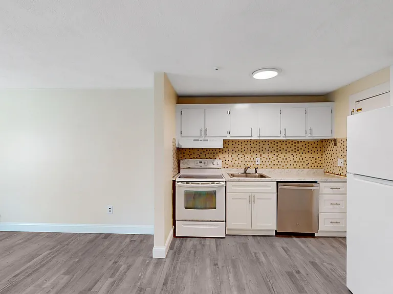 25 Myrtle St #5 — Photo 1