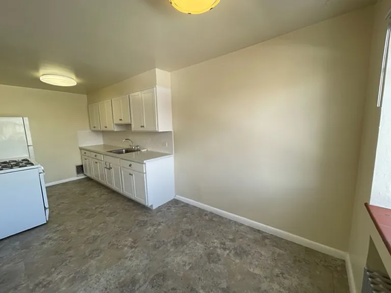 Don Edward Apartments — Photo 11