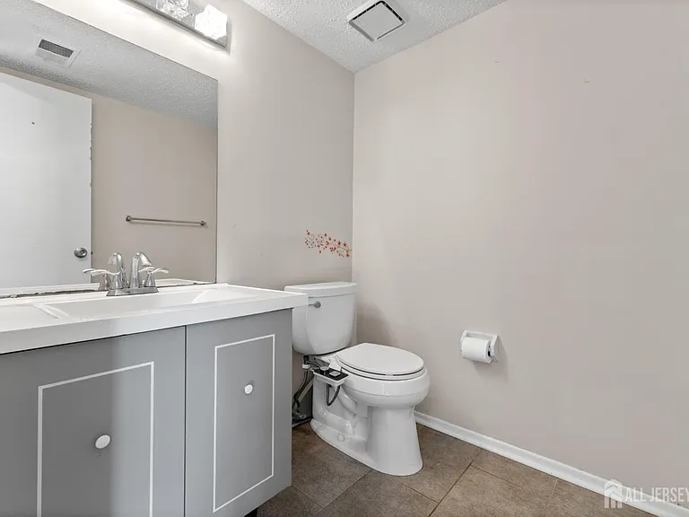 496 Westgate Dr — Photo 14