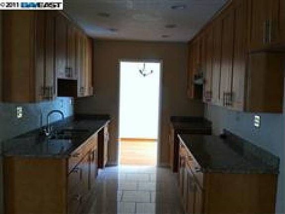 5th image of 3012 De Anza Dr