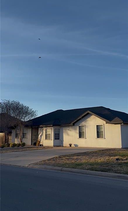 1st image of 2110 Tiffany Dr