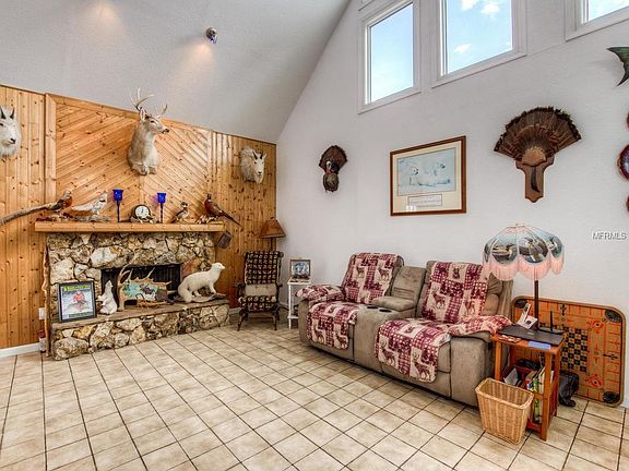 3rd image of 2405 Cypress Ln