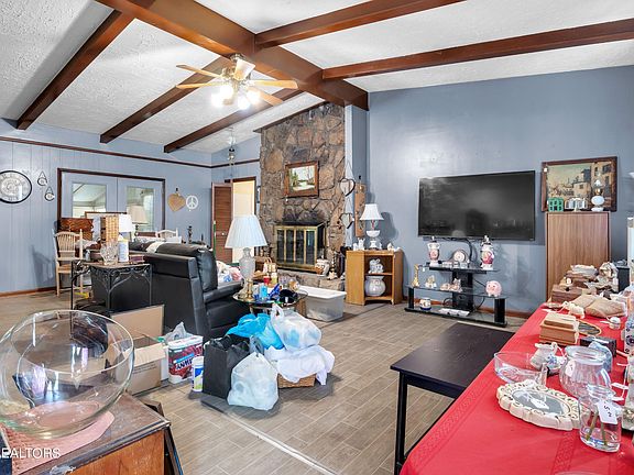 3rd image of 104 Sherwood Dr