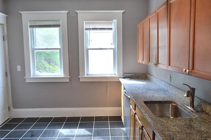 5 bed, 2100 sqft, $3,500 — Photo 4
