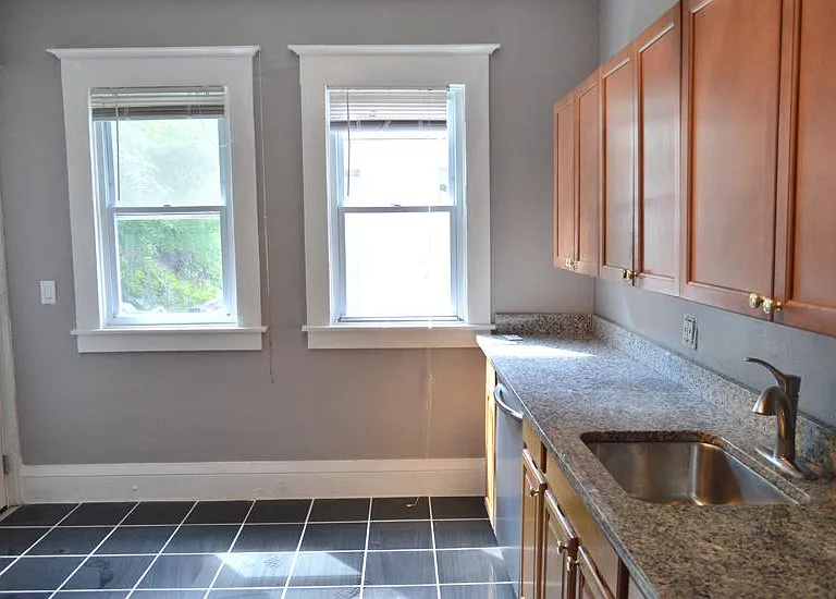 1418 E Genesee St — Photo 4