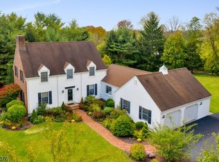 11 Smoke Run, Pittstown, NJ 08867