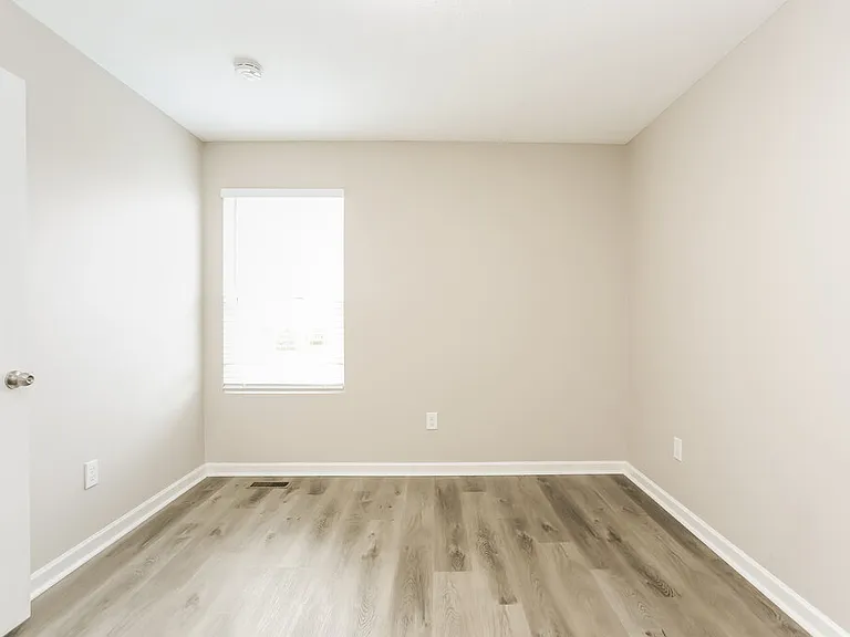 804 Zeller Dr — Photo 15