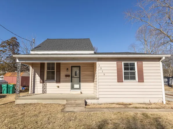 1315 Eisenhower Rd, Mascoutah, IL 62258