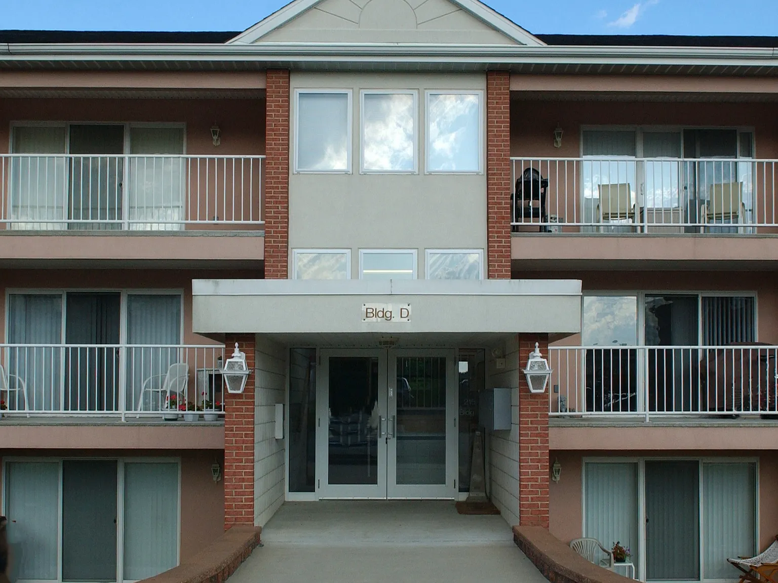 Building D — Photo 1