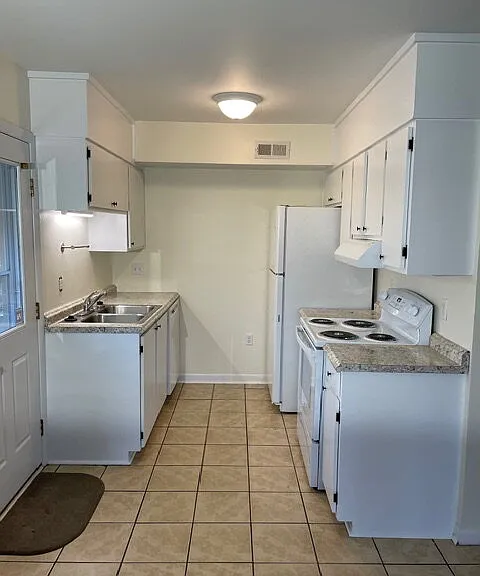 400 Foxfire Ct #B — Photo 6