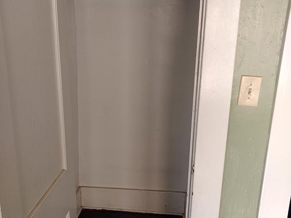 4th image of 305 E Quincy St