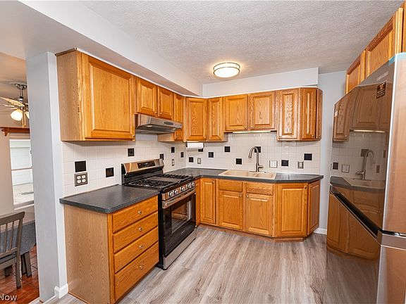 5th image of 1309 Genesee Ave