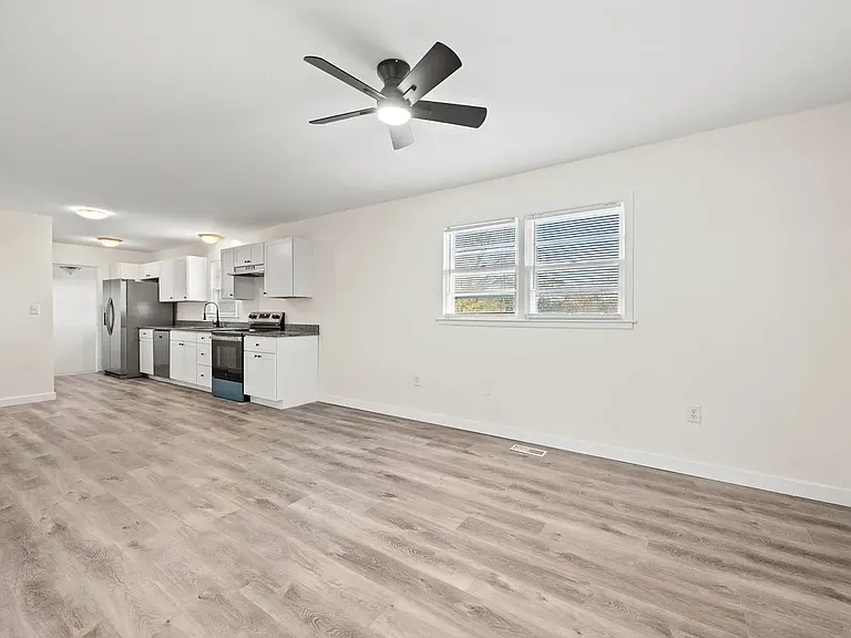 304 Fleming Dr — Photo 4