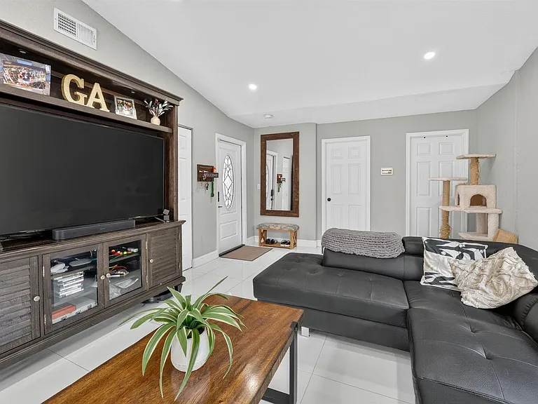 8131 NW 44th Ct — Photo 12