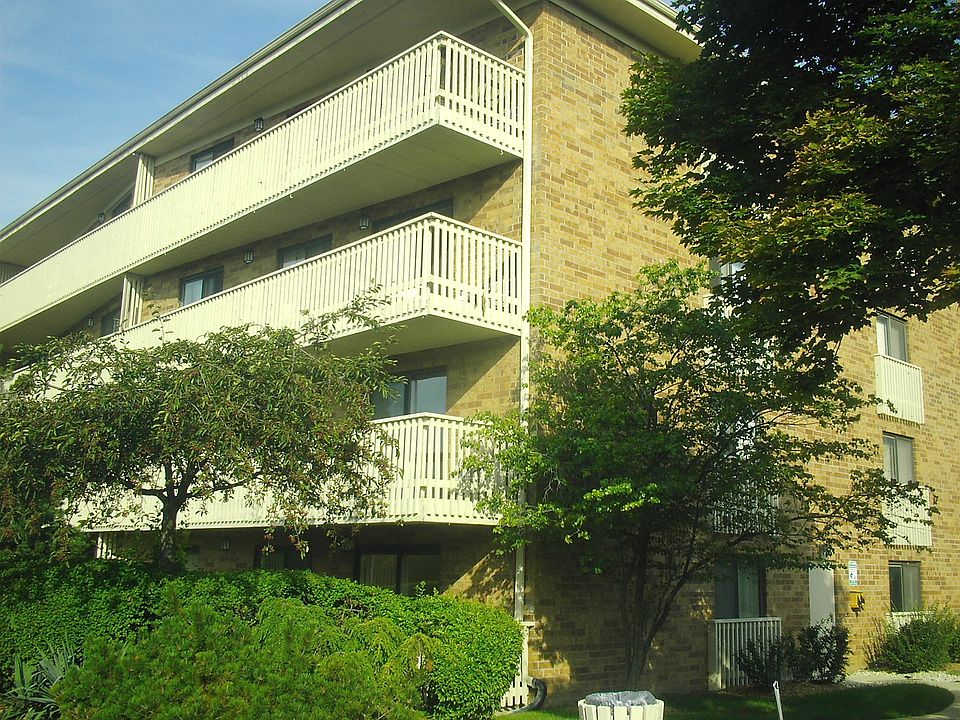 1st image of 1700 Wedgewood Dr APT 212
