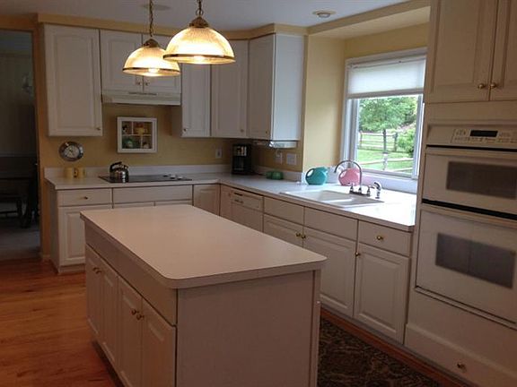 4th image of 4793 Manorlake Dr