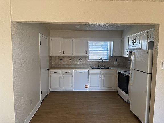 5th image of 3757 Scranton Ln