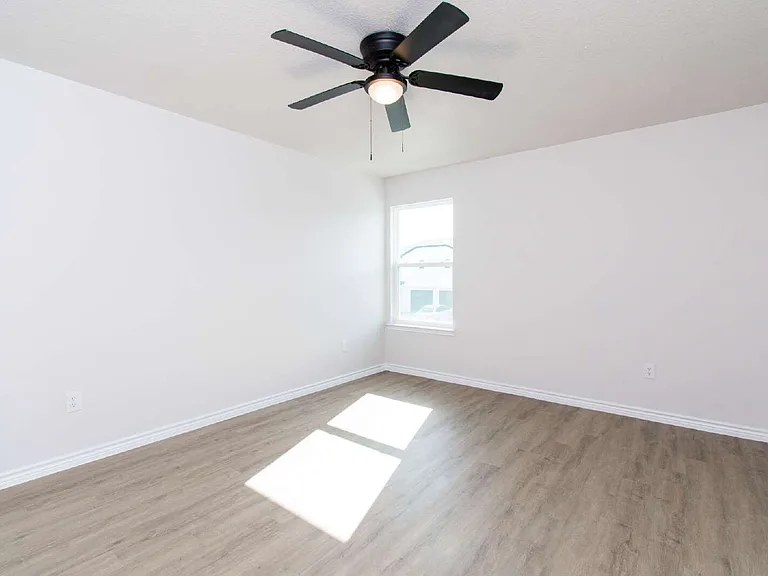 802 White Meadow Ln #B — Photo 7