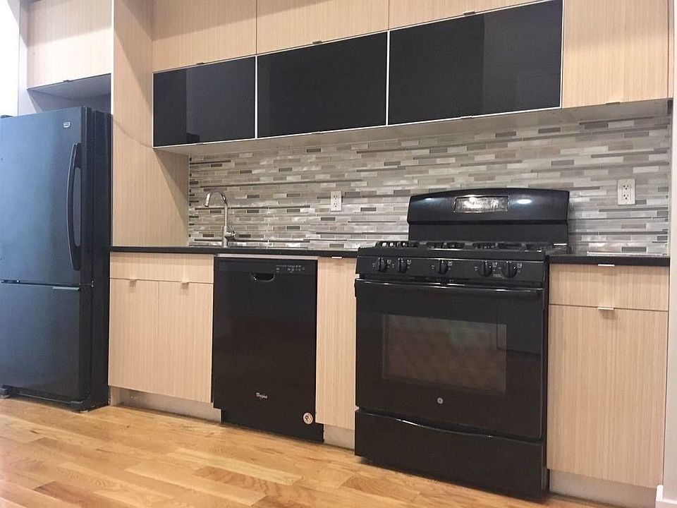 1st image of 77 Jefferson St #3RR